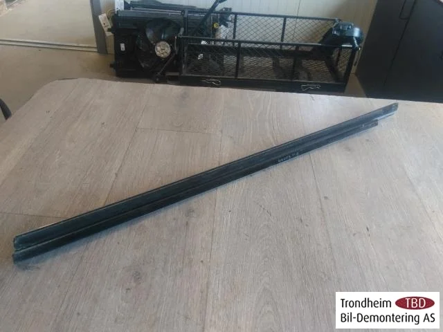 Tesla MODEL S 2013- Trim molding, other view 4