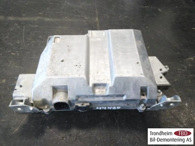 Tesla MODEL 3 2017--> Vezérlőegység, egyéb