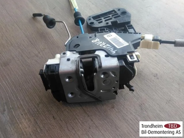 Mercedes B 180-200 W246/W242 2012-19 Door lock housing view 2