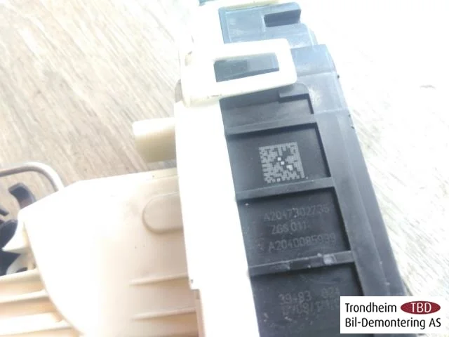 Mercedes B 180-200 W246/W242 2012-19 Door lock housing view 3