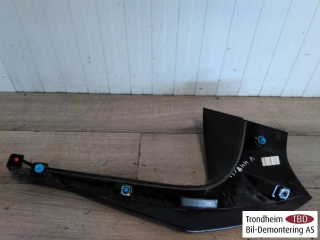 Nissan LEAF 2017-24 Spoiler, tailgate view 2