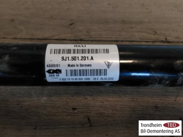 Porsche TAYCAN 2020- Rear left driveshaft view 3