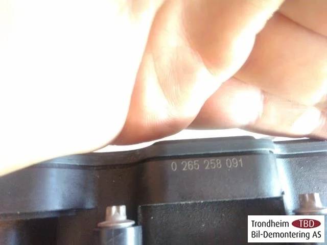 Renault ZOE/E- TECH 2013--> ABS hydraulic unit view 3