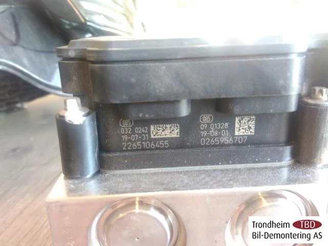 Renault ZOE/E- TECH 2013--> ABS hydraulic unit view 4