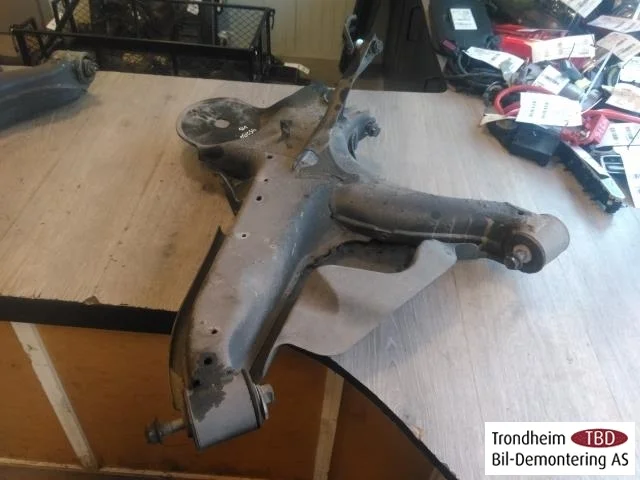 Mercedes V W447//W640/W448 2014- Braț suspensie, stânga spate