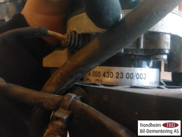 Mercedes V W447//W640/W448 2014- Vacuum pump view 3