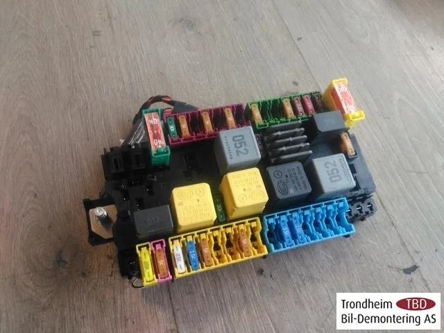 Mercedes V W447//W640/W448 2014- Biztosítékdoboz / elektromos központ
