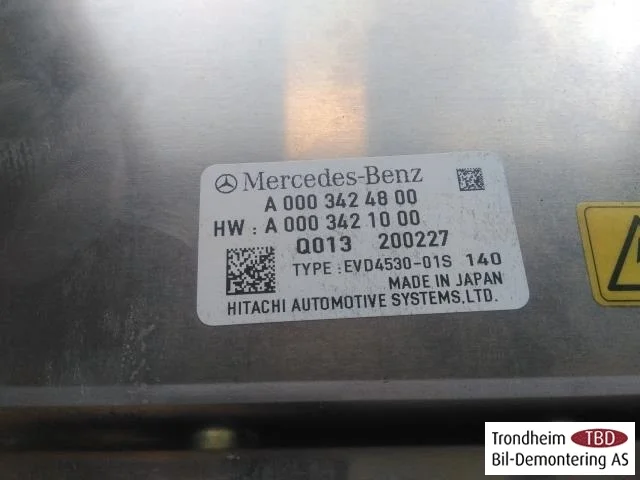 Mercedes V W447//W640/W448 2014- Feszültségátalakító, akkumulátor nézet 3
