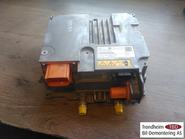 Mercedes V W447//W640/W448 2014- Inverter, 12-220V