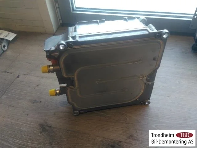 Mercedes V W447//W640/W448 2014- Inverter, 12-220V nézet 3
