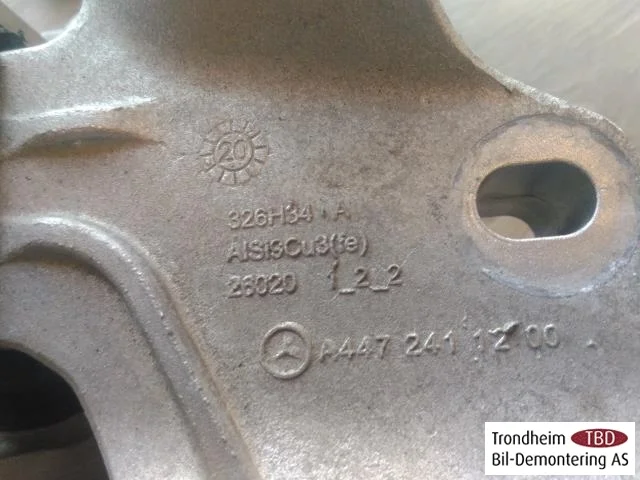 Mercedes V W447//W640/W448 2014- Engine mount, steel / aluminum view 3