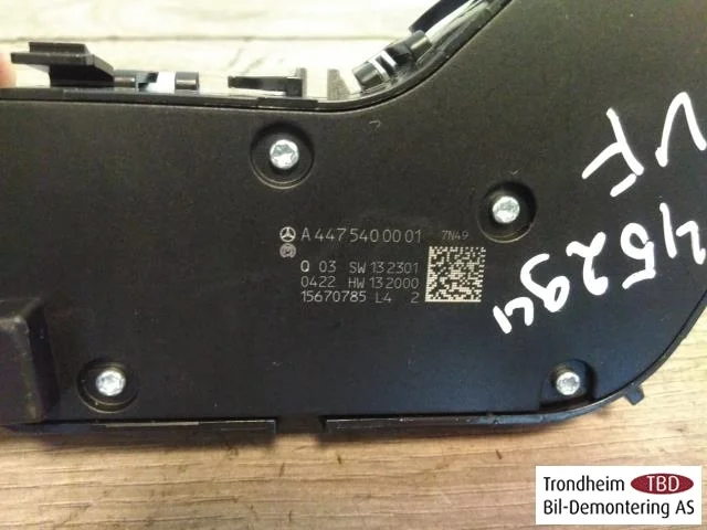 Mercedes V W447//W640/W448 2014- Seat memory switch view 3