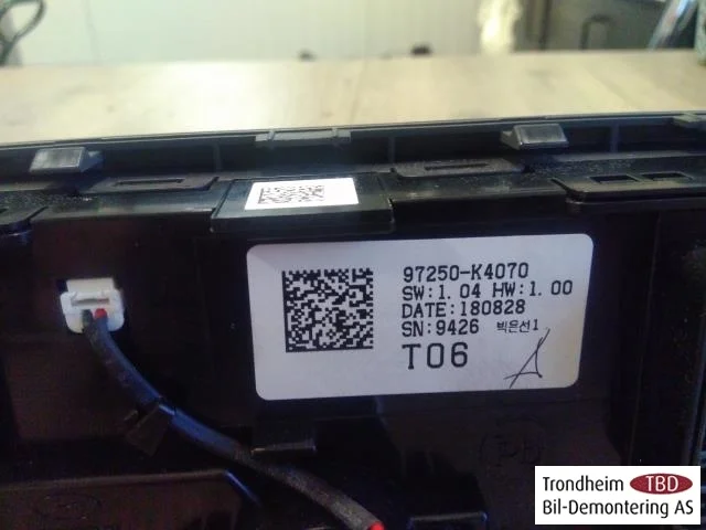 Hyundai KONA / ELECTRIC 2018-23 Heater control unit view 3