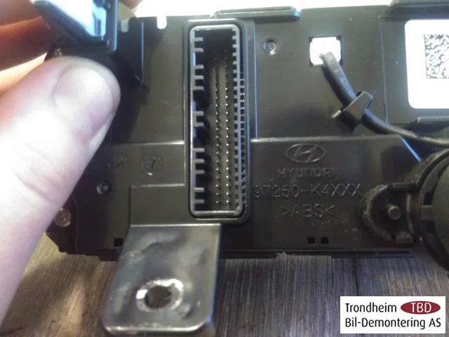 Hyundai KONA / ELECTRIC 2018-23 Heater control unit view 4