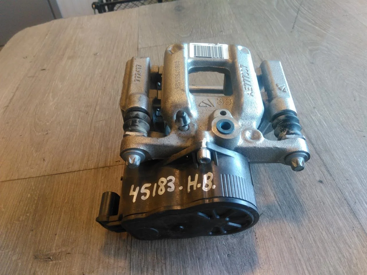 Peugeot 208/E-208 2020-> Rear right brake caliper view 2