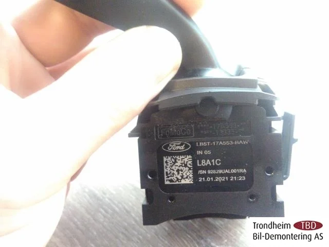 Ford MUSTANG MACH-E 2021- Ablaktörlő / -mosó kapcsoló nézet 3