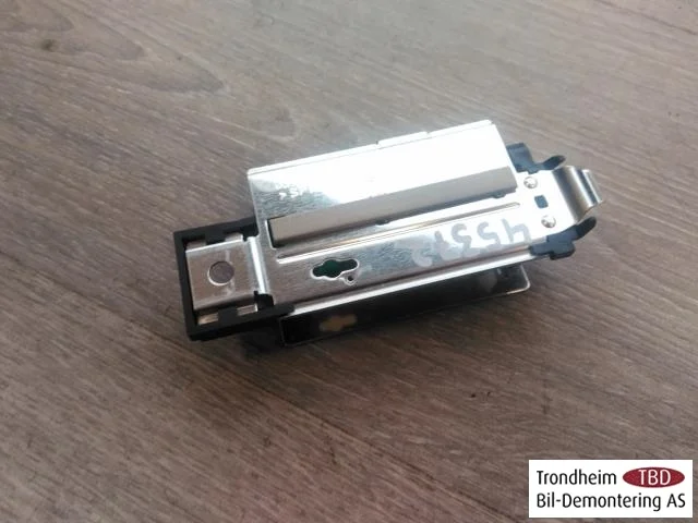 Ford MUSTANG MACH-E 2021- Antenna amplifier view 2