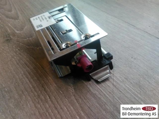 Ford MUSTANG MACH-E 2021- Antenna amplifier view 3
