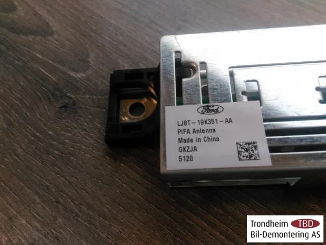 Ford MUSTANG MACH-E 2021- Antenna amplifier view 4