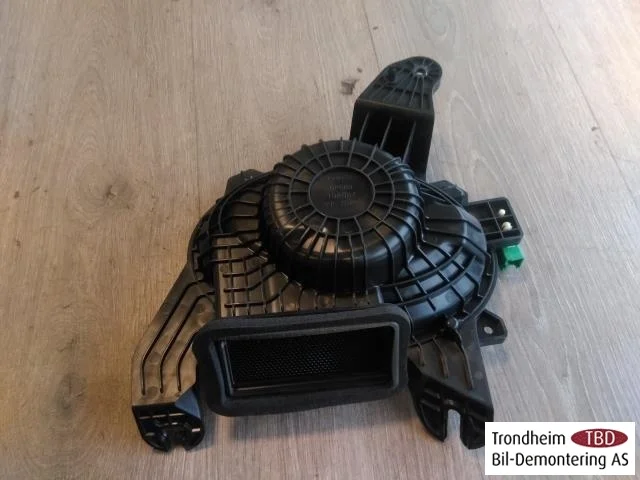 Ford MUSTANG MACH-E 2021- Speaker view 2