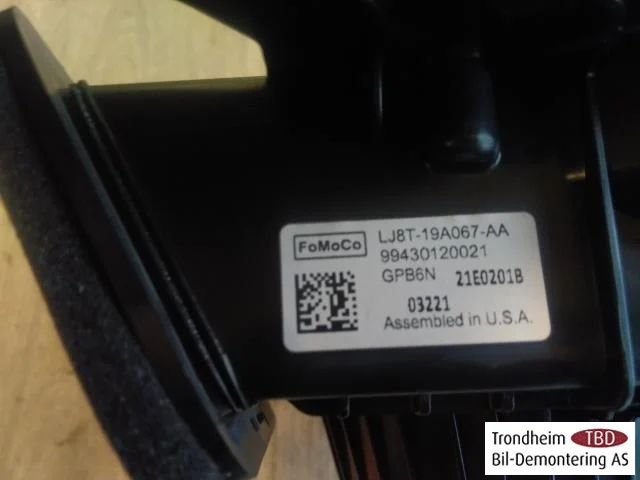 Ford MUSTANG MACH-E 2021- Speaker view 3