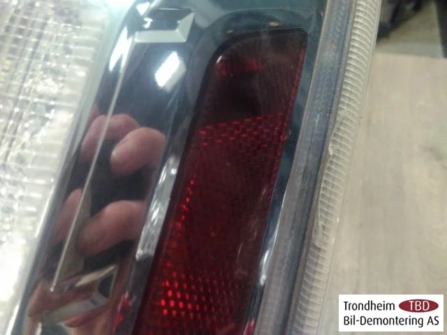 Nissan LEAF 2011-17 Right tail light view 2