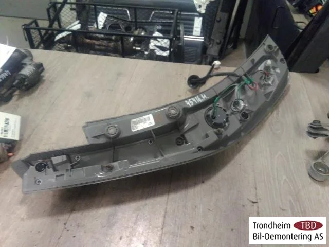 Nissan LEAF 2011-17 Right tail light view 3