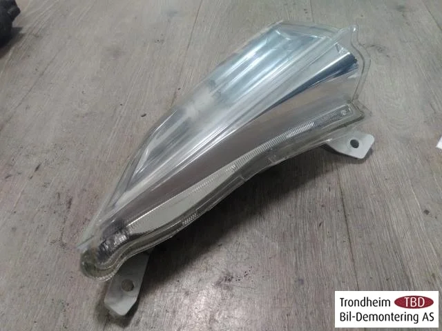 Nissan LEAF 2011-17 Left headlight view 2