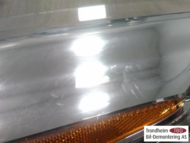 Nissan LEAF 2011-17 Left headlight view 3