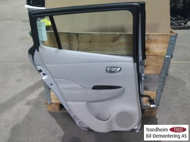 Nissan LEAF 2011-17 Ajtó, 4 ajtós, hátsó, bal nézet 3