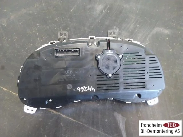 Hyundai KONA / ELECTRIC 2018-23 Instrument cluster assembly view 2