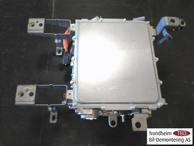 Mitsubishi OUTLANDER 2013-21 Akkumulátortöltő nézet 3