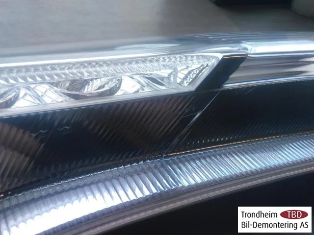 Nissan LEAF 2011-17 Right tail light view 3