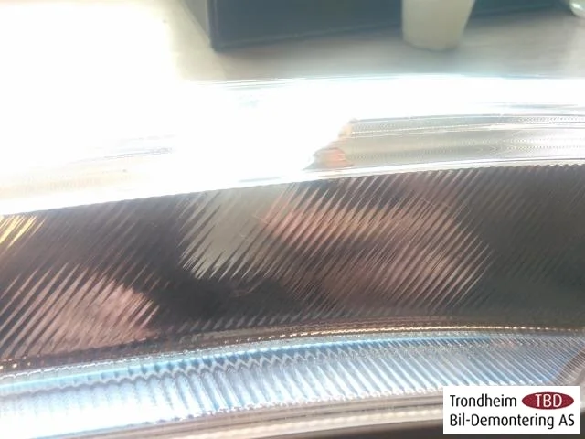 Nissan LEAF 2011-17 Right tail light view 4