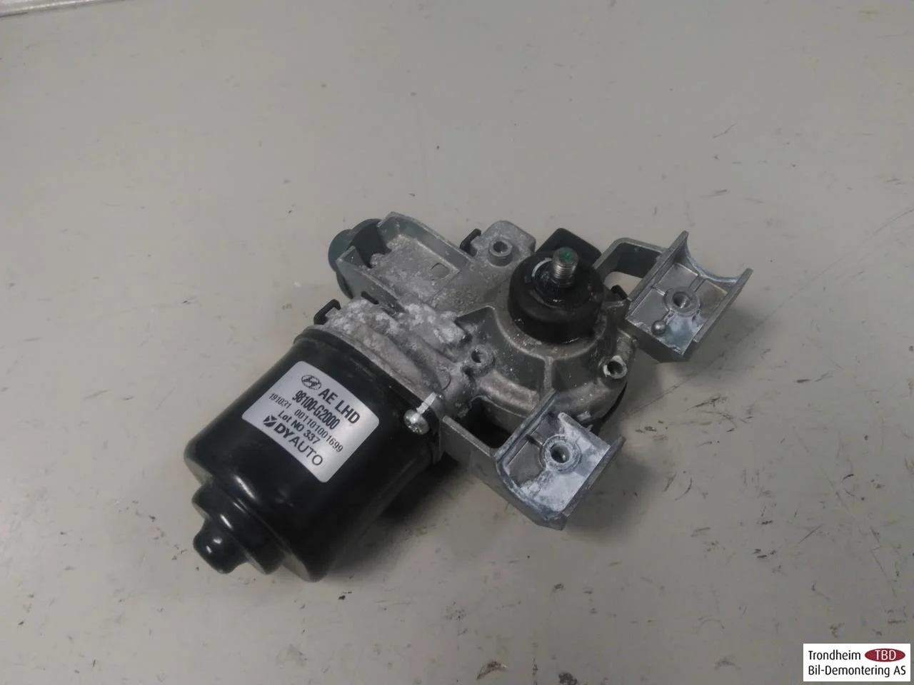Hyundai IONIQ AE 2017-22 Windshield wiper motor