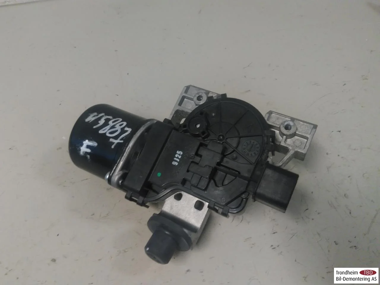 Hyundai IONIQ AE 2017-22 Windshield wiper motor view 2