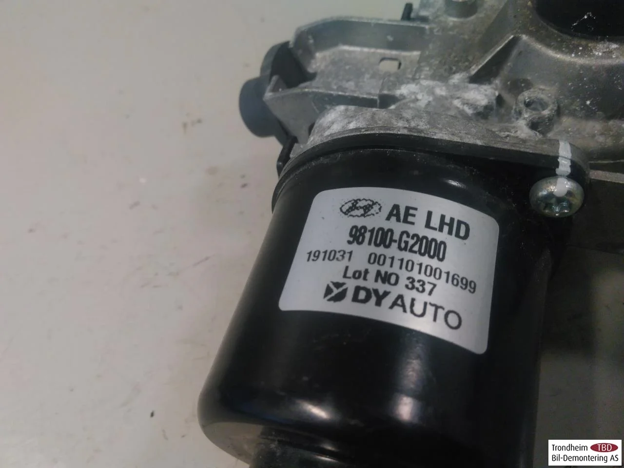 Hyundai IONIQ AE 2017-22 Windshield wiper motor view 3