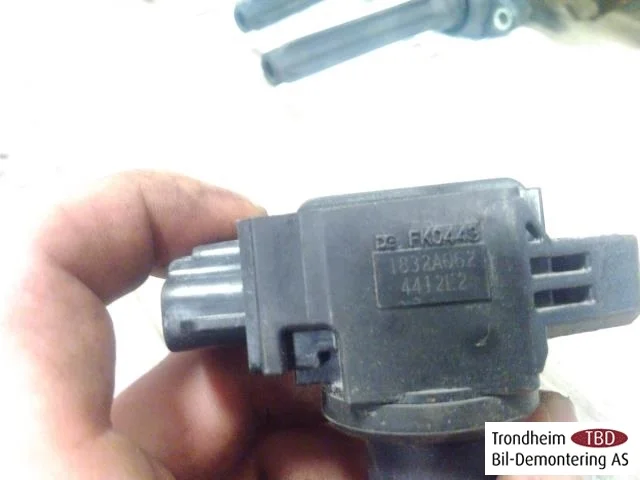 Mitsubishi OUTLANDER 2013-21 Ignition coil view 2
