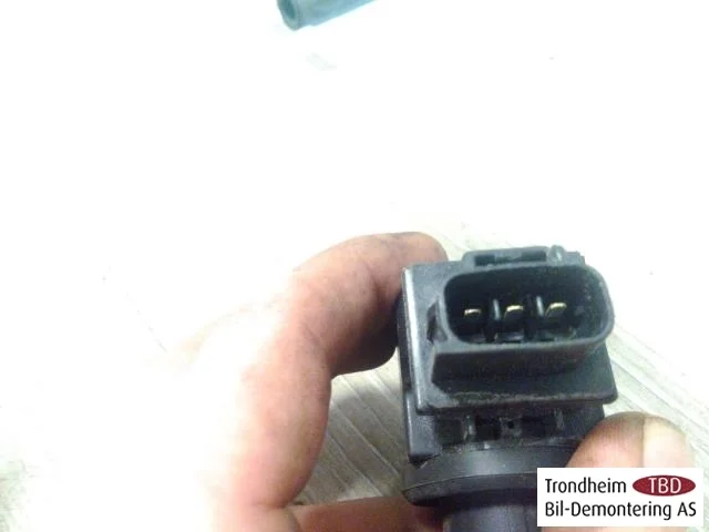 Mitsubishi OUTLANDER 2013-21 Ignition coil view 3