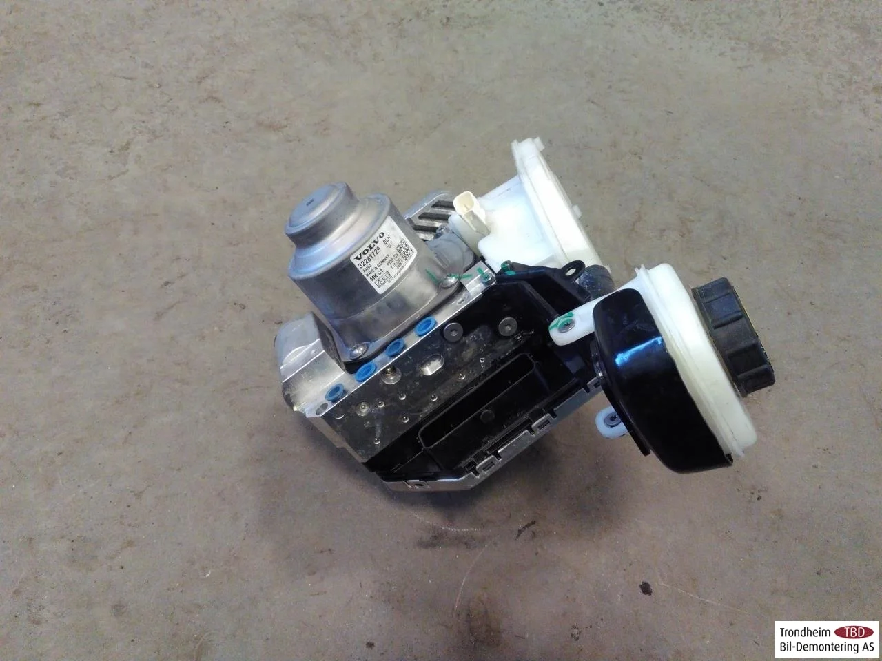 Polestar 2 2020- ABS hydraulic unit view 3