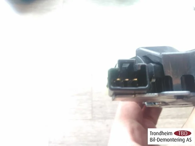 Tesla MODEL 3 2017--> Tailgate lock view 3