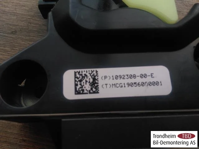 Tesla MODEL 3 2017--> Tailgate lock view 4