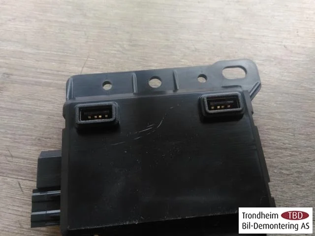 Tesla MODEL 3 2017--> Vezérlőegység, egyéb nézet 2