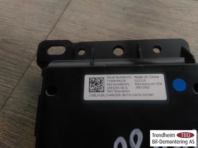 Tesla MODEL 3 2017--> Vezérlőegység, egyéb nézet 4
