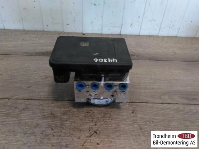 Volkswagen PASSAT 2015-19 ABS hydraulic unit