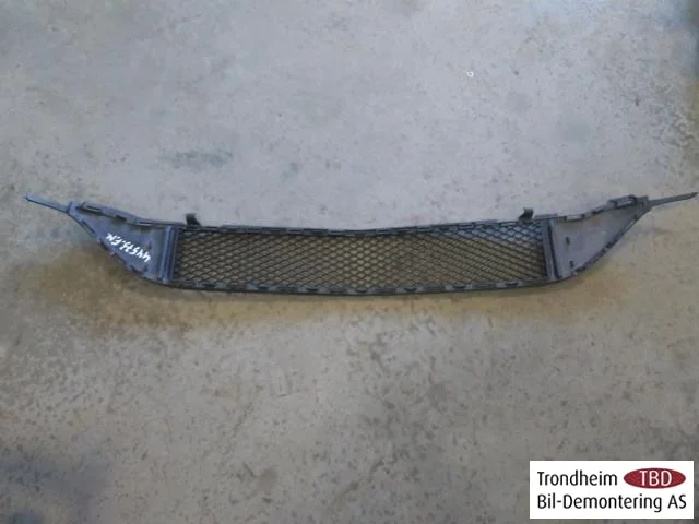 Mercedes B 180-200 W246/W242 2012-19 Hűtőrács, középső rész nézet 2