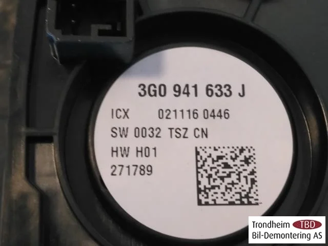 Volkswagen PASSAT 2015-19 Headlight switch view 3
