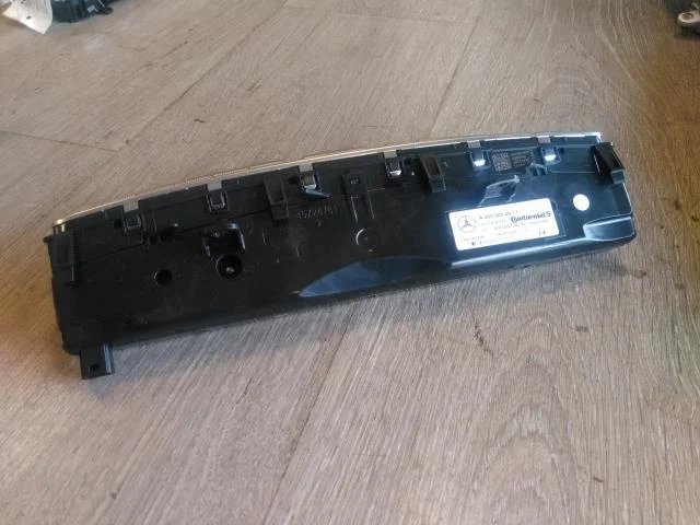 Mercedes V W447//W640/W448 2014- Heater control unit view 2