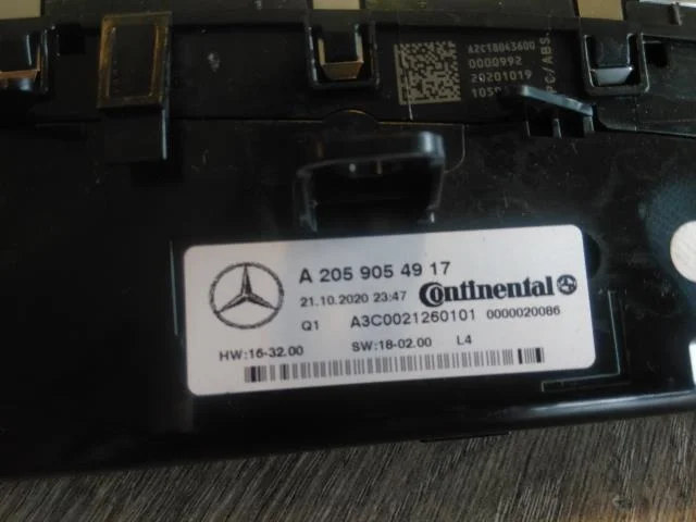 Mercedes V W447//W640/W448 2014- Heater control unit view 3