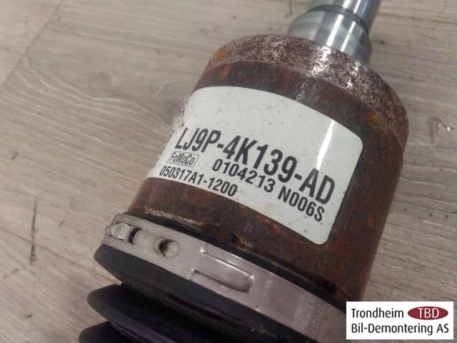 Ford MUSTANG MACH-E 2021- Rear left driveshaft view 2